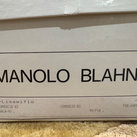 Manolo Blahnik Lisa Burgundy Suede Flower Pumps 40.5 - Picture 5 of 5